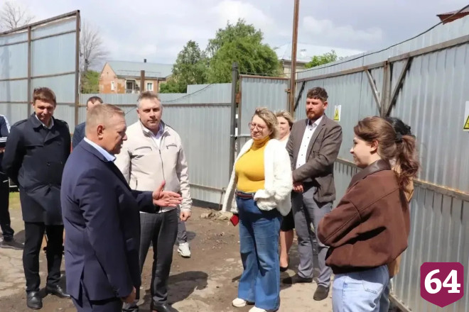 В Аткарске строят спортзал у школы и ремонтируют стадион